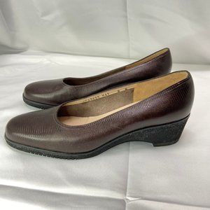 Salvatore Ferragamo Boutique Size 8B Leather Chunk Low Heel Pumps Shoes Brown